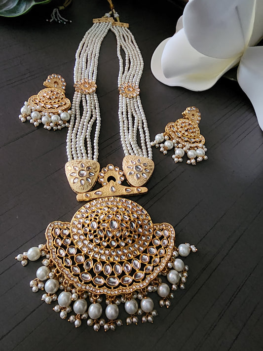 Rimi Rani haar Necklace and earrings